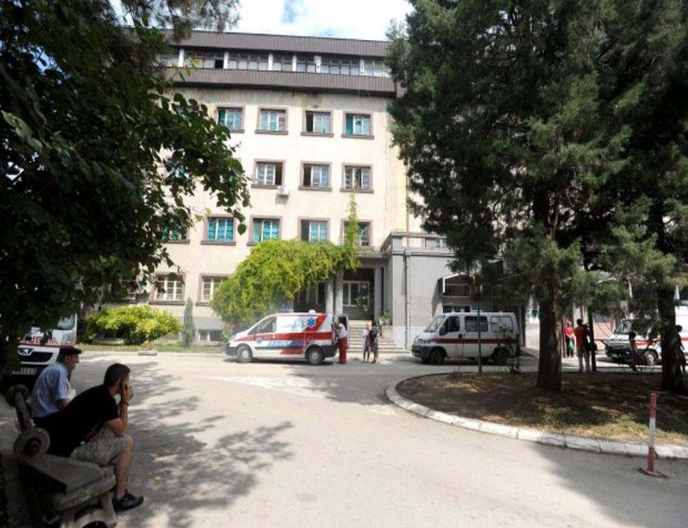 БОЛЕСНИ СИСТЕМ НАМ УНИШТАВА ДЕЦУ: Једанаестогодишња ученица у школском тоалету попила антикорозивно средство