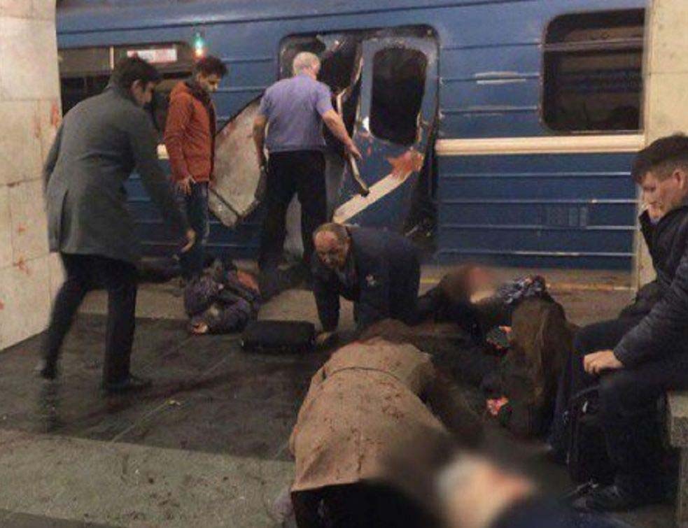 Стравичне сцене: Експлозивна направа усмртила десет људи у метроу у Санкт Петерсбургу (ВИДЕО)