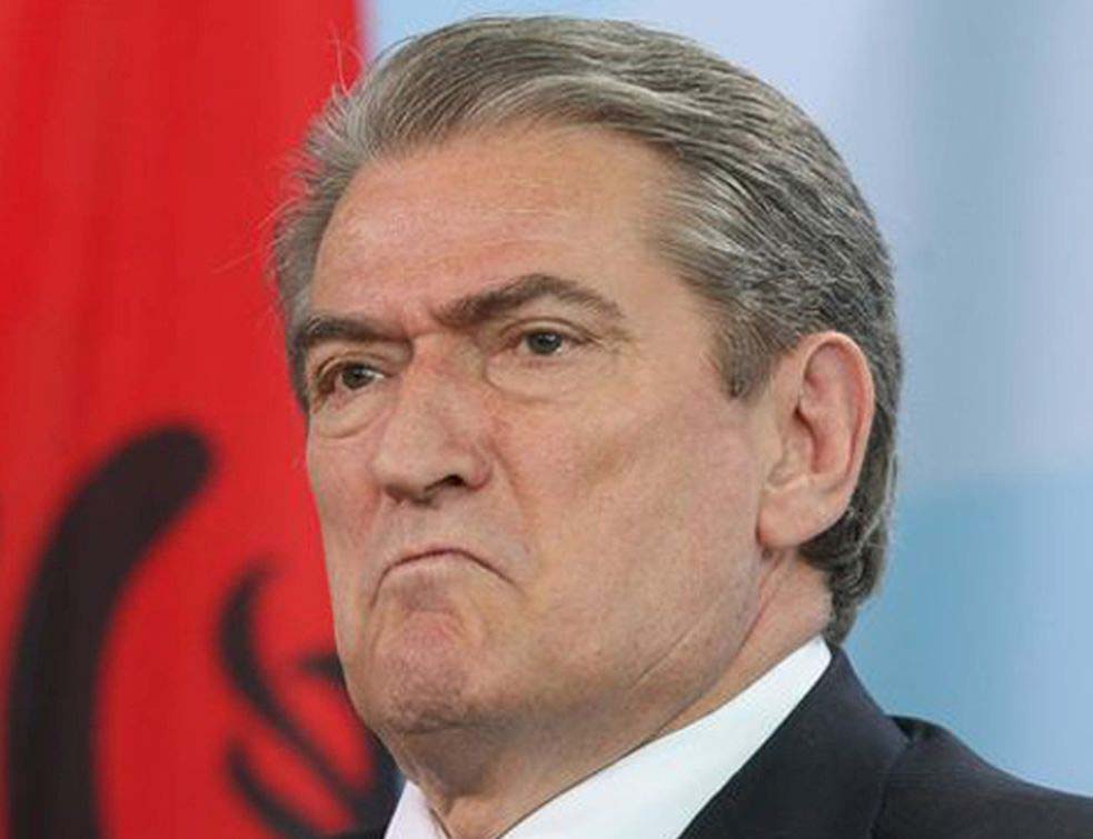Бериша се хвали да је Албанија наоружала ОВК