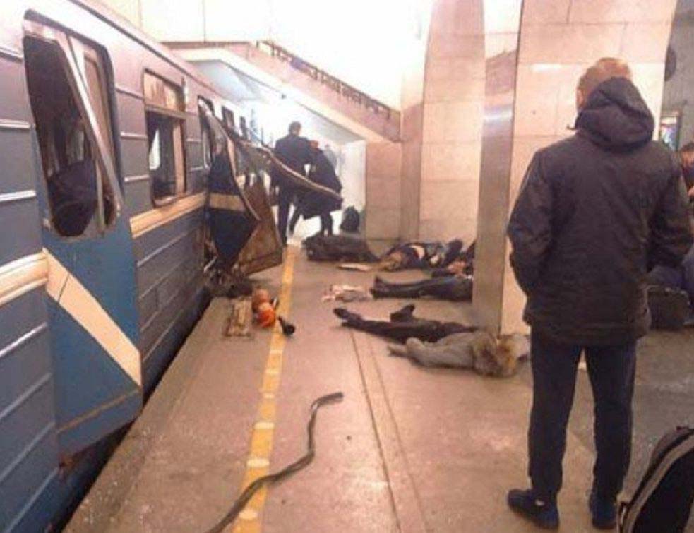 У рацији у Санкт Петерсбургу пронађена бомба, ухапшена три мушкарца! 