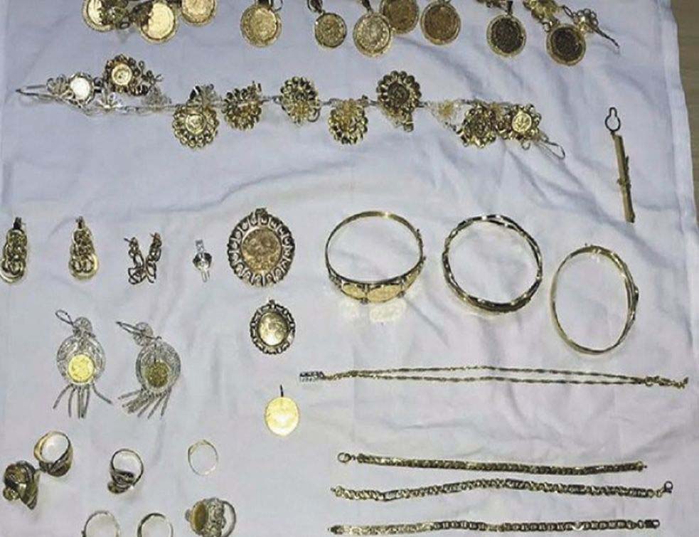 Деда трубадур: Мушкарац (72) шверцовао злато и таблете за потенцију